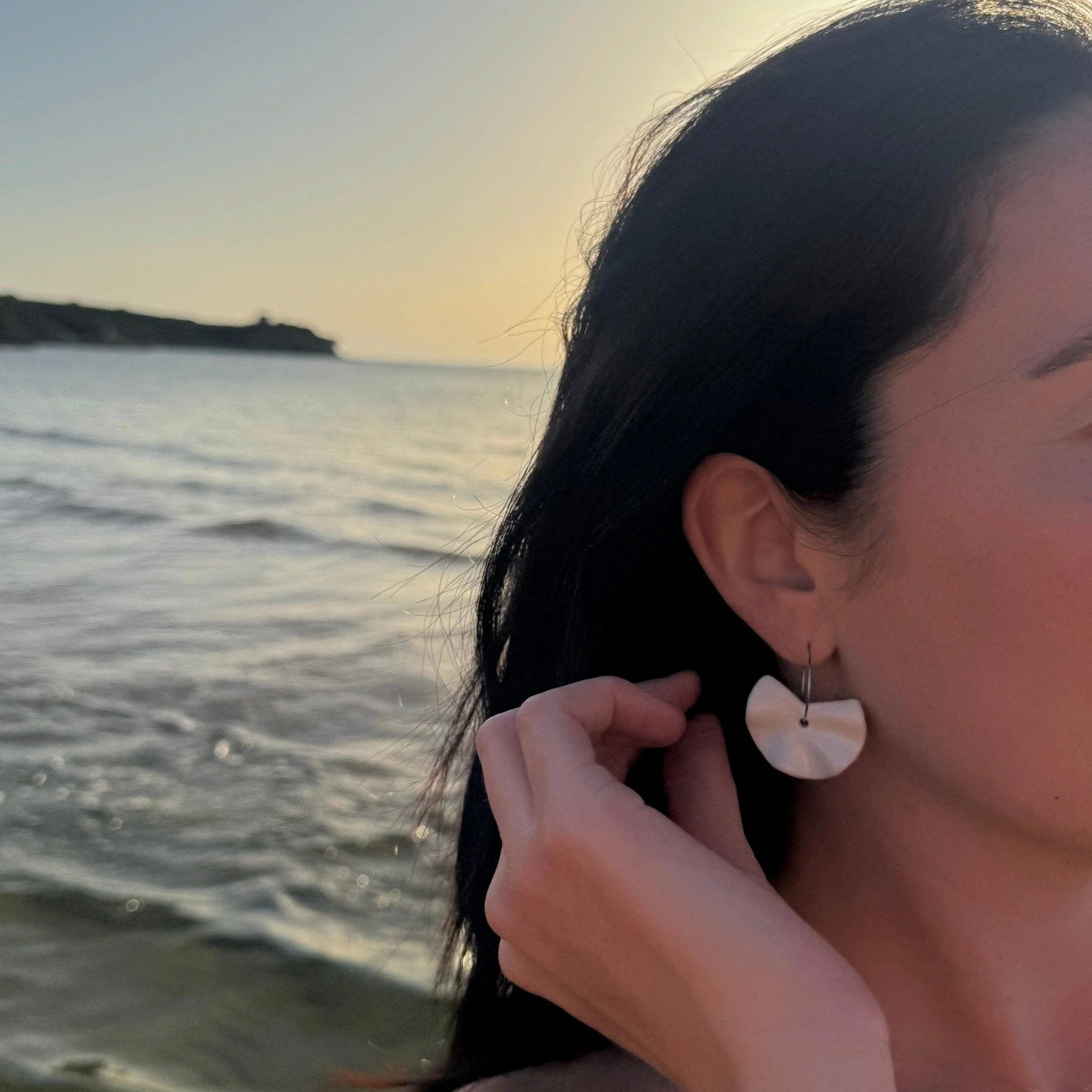Frolla | Handcrafted white ceramic dangle earrings - Image 2