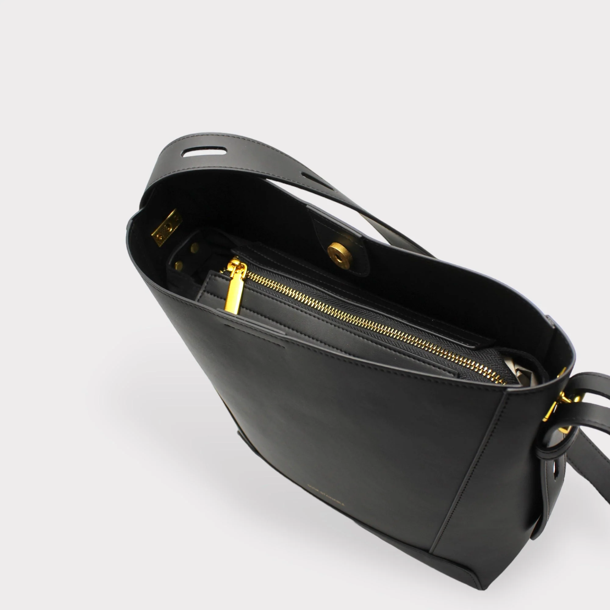 Oli - Apple Leather Midi Shoulder Cross-body Bag Black - Image 3