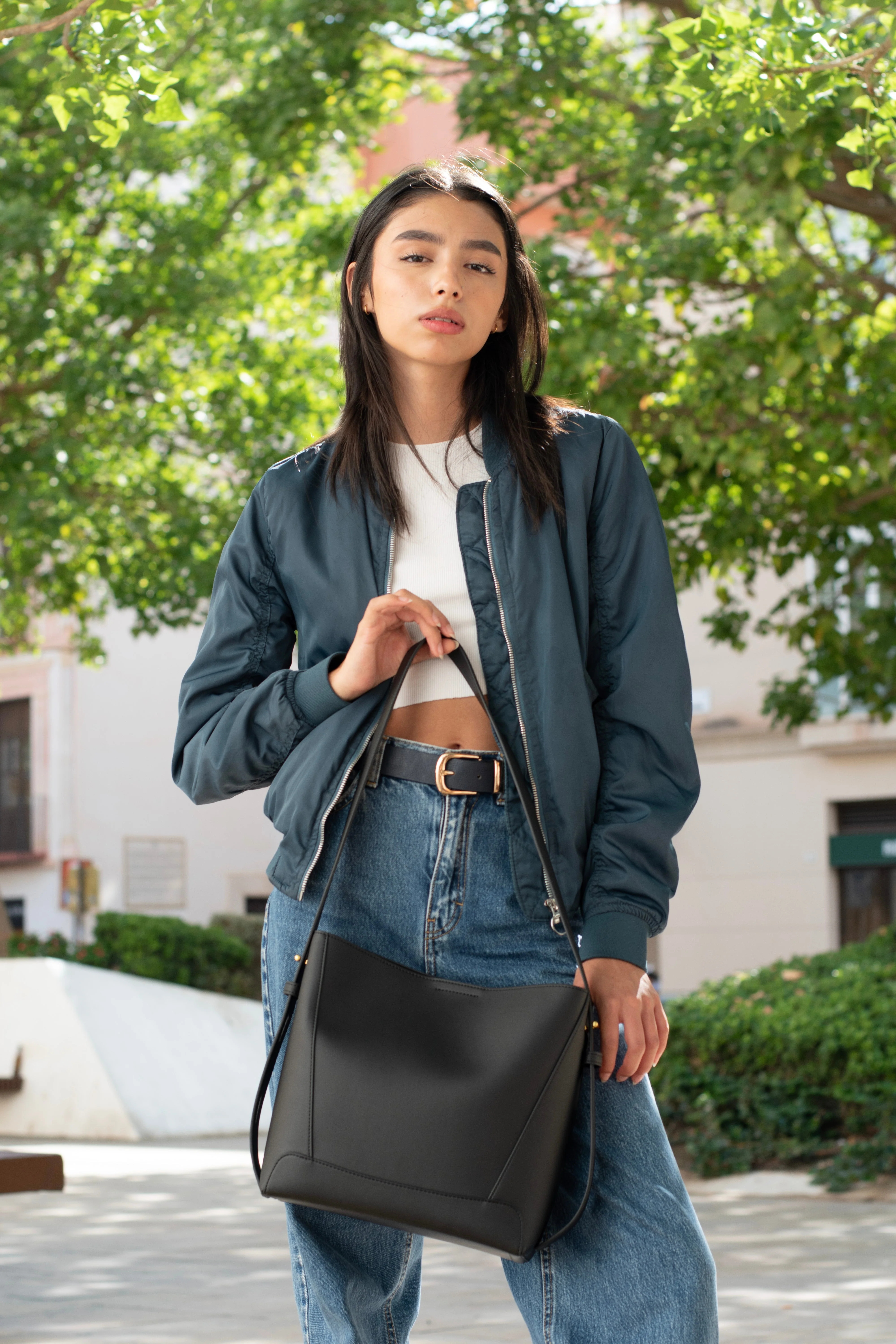 Oli - Apple Leather Midi Shoulder Cross-body Bag Black - Image 6