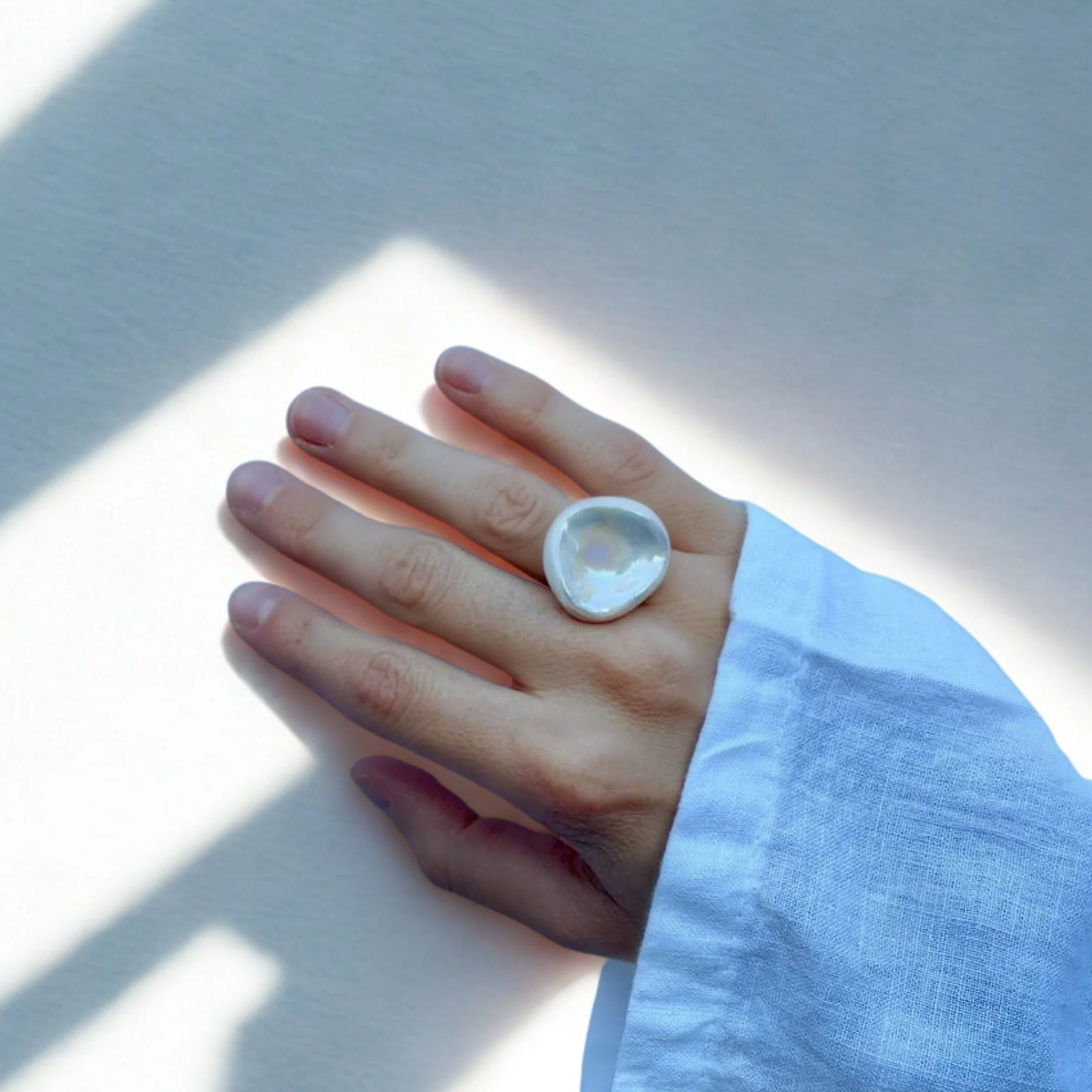 Perla | Handcrafted pearl-white ceramic ring - Image 5