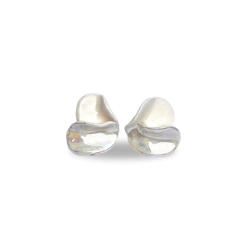 Petali | Handcrafted pearl-white ceramic stud earrings - Image 2
