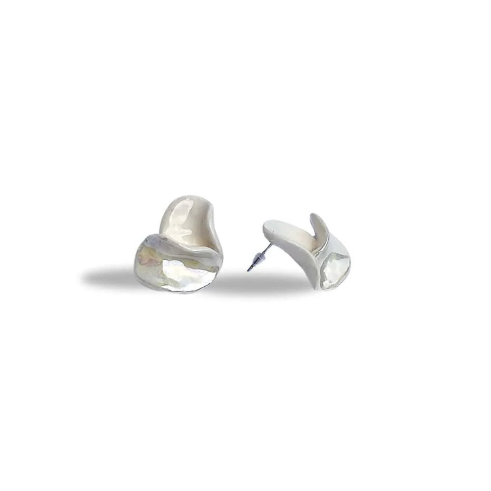 Petali | Handcrafted pearl-white ceramic stud earrings - Image 3