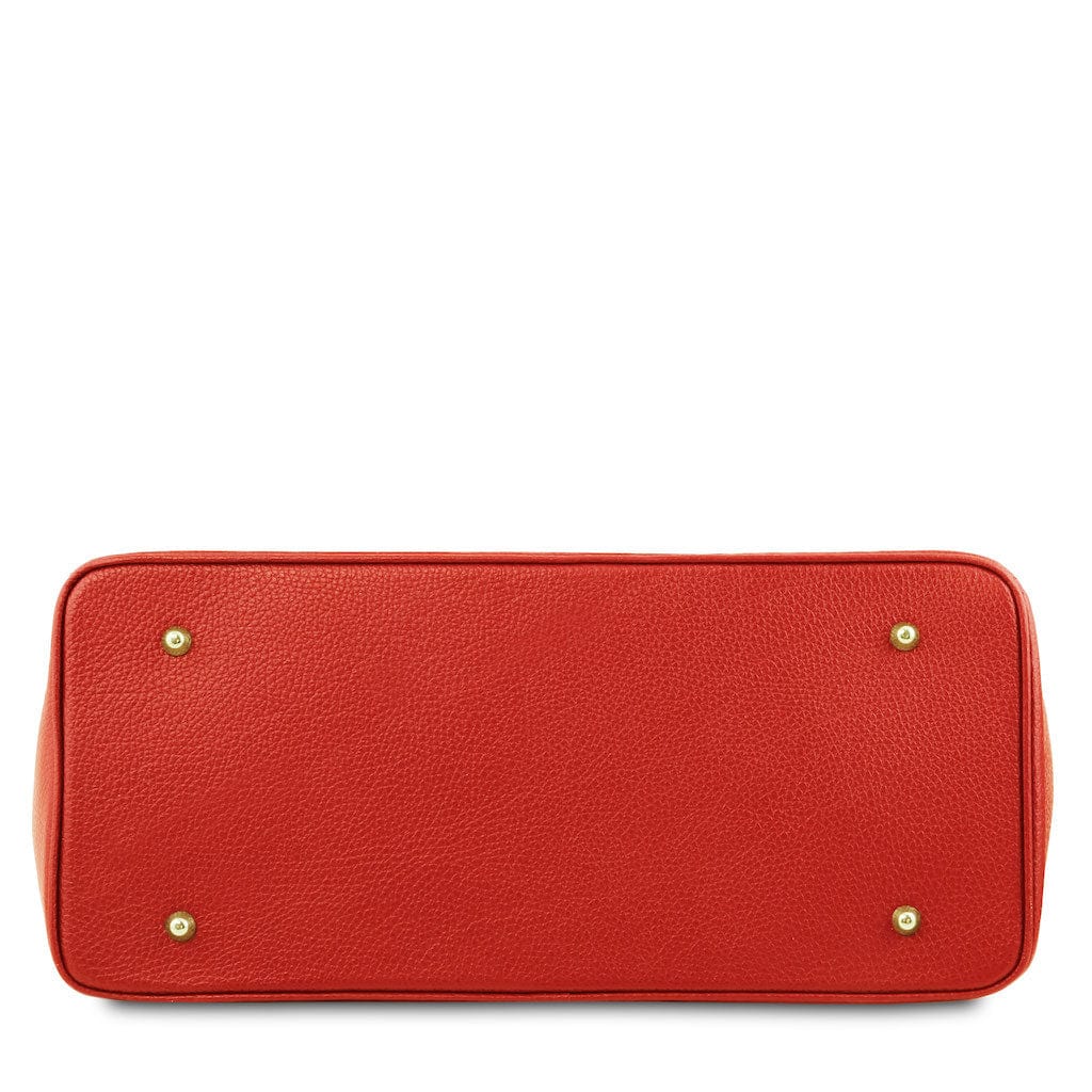 TL Bag - Leather handbag with golden hardware | TL141529 - Image 107